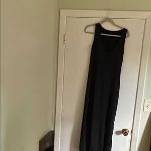 Sleeveless v- neck double slit black dress